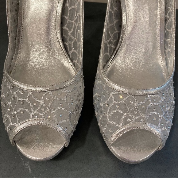 Adrianna Papell sz 11 Geslyn silver rhinestone heels and clutch set - Picture 11 of 15